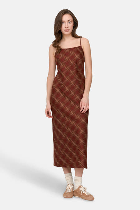 Jupe sans manches rouge de 24 colours GMBH avec un motif à carreaux et des rubans spaghetti, vue de derrière.