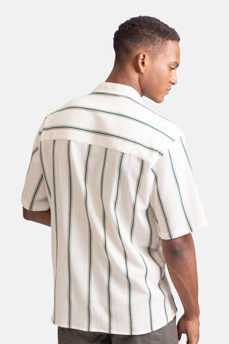 Ecru hemd met korte mouwen van REDEFINED REBEL, met gestreepte textuur en achterkant in beeld.