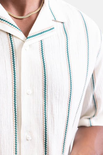 Ecru overhemd met korte mouwen van REDEFINED REBEL, met gestreepte print en knoopsluiting.