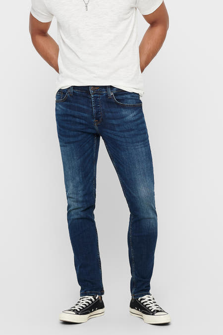 Donkerblauwe rechte jeans van ONLY & SONS, met subtiele wassingen en een nonchalante styling.