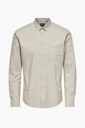 Beige overhemd met lange mouwen en borstzak.