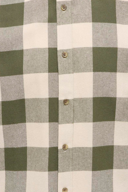 Chemise en flanelle verte de manes long ONLY ONLY ONLY ONLY ONLY ONLY ONLY ONLY, avec un motif motif et une fermeture à boutons.