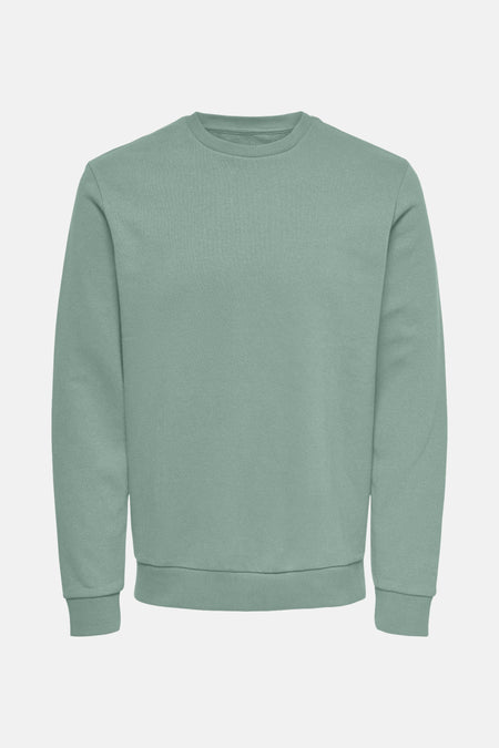 Zachtgroene sweater van ONLY & SONS® met ronde hals, geribbelde boorden en zoom.
