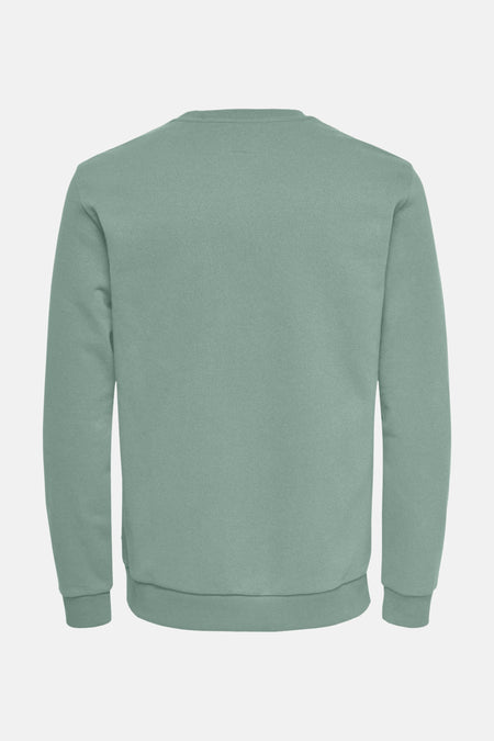 Groene sweater van ONLY & SONS®, de achterkant met ronde hals, lange mouwen en geribbelde boorden.