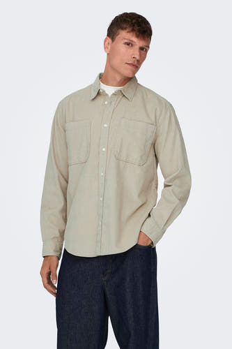 Grijs overhemd van ONLY & SONS®, met lange mouwen, twee borstzakken en een normale pasvorm.