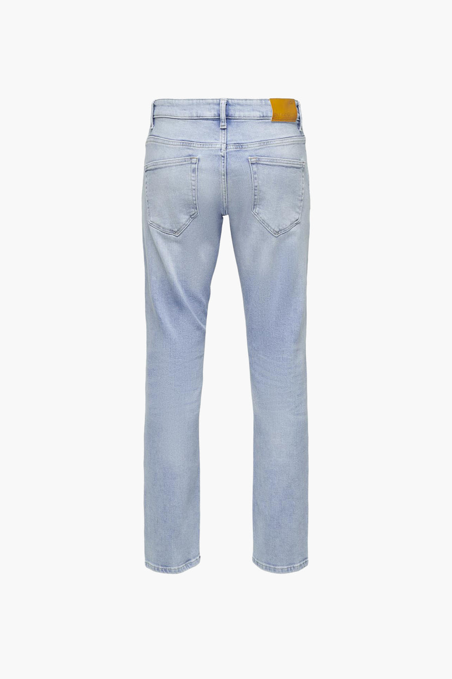 Lichtblauwe straight jeans van ONLY & SONS®, met een licht verwassen denim textuur en bruin leren label.