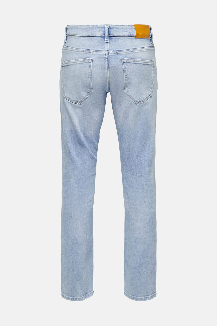 Lichtblauwe straight jeans van ONLY & SONS, met achterzakken en een bruin label op de tailleband.