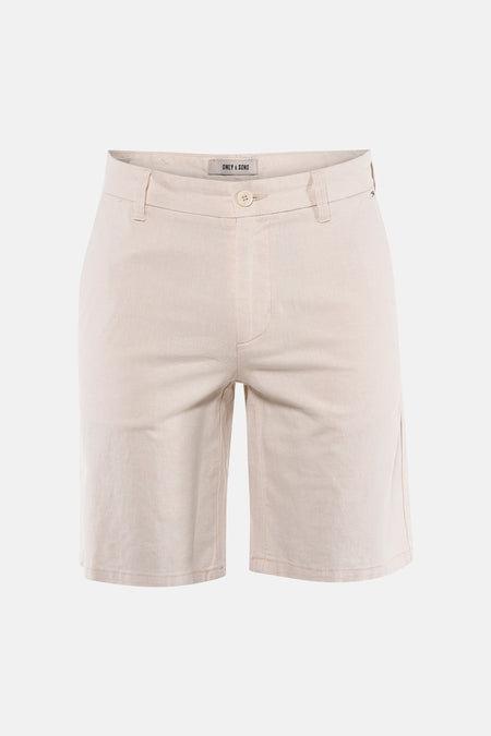 Ecru short van ONLY & SONS met knoopsluiting, riemlussen en een fijne twilltextuur, vooraanzicht.
