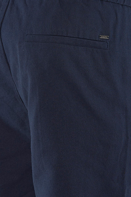 Blauwe short van ONLY & SONS® van gestructureerde stof, met paspelzak en metalen merklabel.