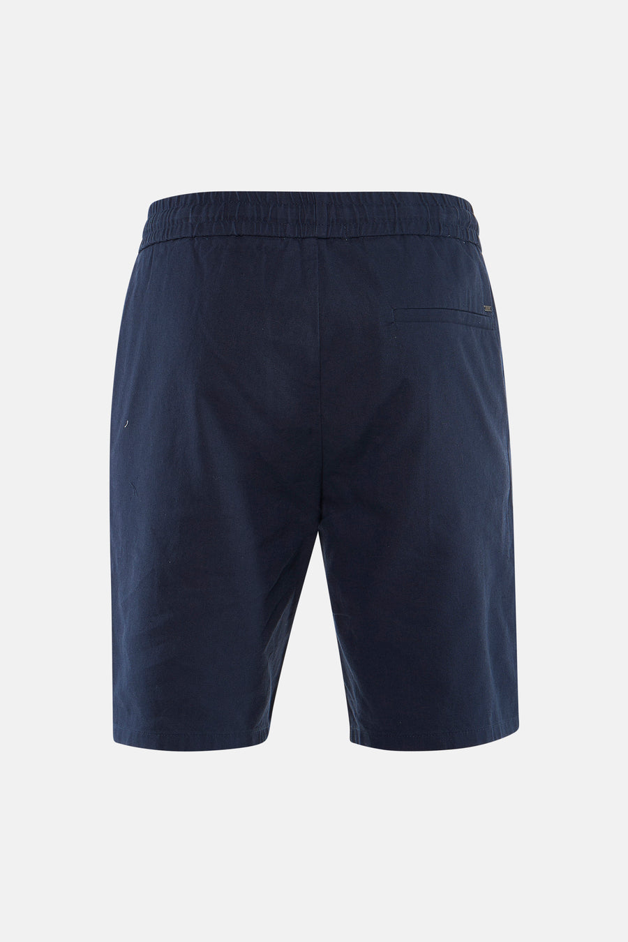 Blauwe short van ONLY & SONS® met elastische tailleband en achterzak, van achteren gezien.