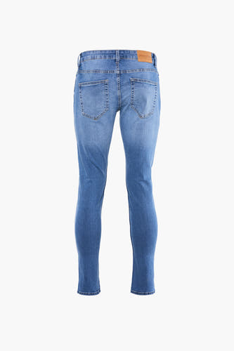 Lichtblauwe slim fit jeans van ONLY & SONS, achterkant met zakken en subtiele wassing.