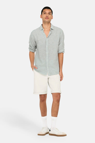 Chemise verte à manches longues de ONLY & SONS, avec des rayures verticales et portée ouverte.