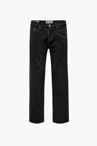Jean droit noir de ONLY & SONS, tissu lisse uniform lavé avec des coutures subtiles.