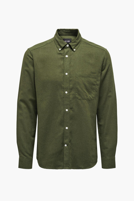 Groen overhemd met lange mouwen van ONLY & SONS®, voorzien van borstzakje en witte knopen, front view