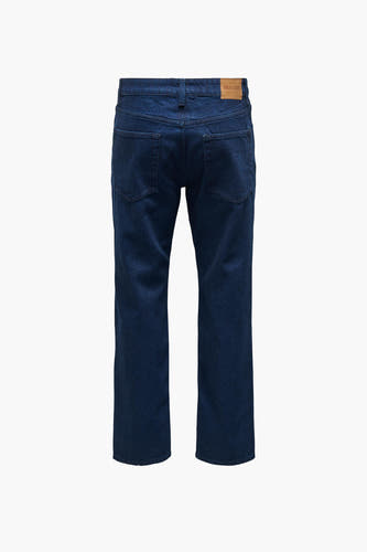 Donkerblauwe wide jeans van ONLY & SONS, met achterzakken en een leren merklabel.
