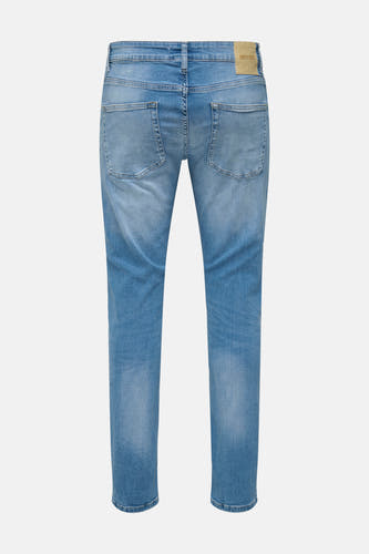 Lichtblauwe rechte jeans van ONLY & SONS, met klassieke zakken en een subtiele wassing.
