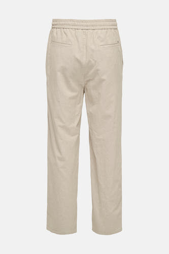 Pantalon écru de ONLY & SONS® avec une taille élastique et de discrètes poches arrière.