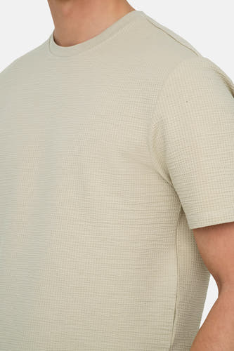 Beige T-shirt met korte mouwen van ONLY & SONS®, met een geweven textuur.
