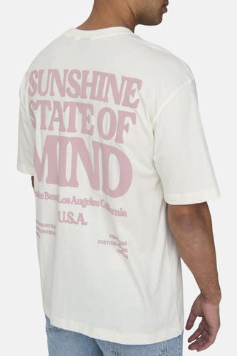T-shirt beige à manches courtes de ONLY & SONS® avec un imprimé sur le dos.