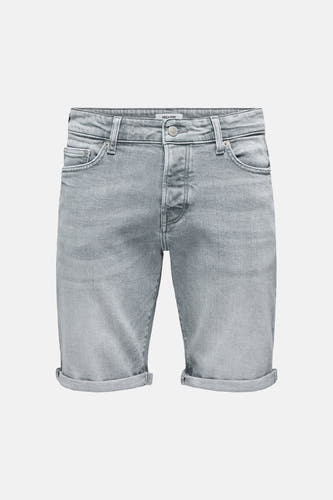 Short en jean gris clair de ONLY & SONS, avec fermeture à boutons et ourlets retroussés.