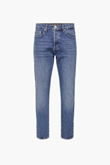 Mid blue denim tapered jeans van ONLY & SONS, met knoopsluiting en subtiele wassing.
