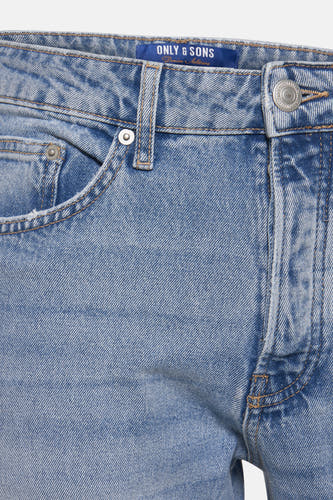 Lichtblauwe tapered jeans van ONLY & SONS, met stiksels en een knoopdetail.