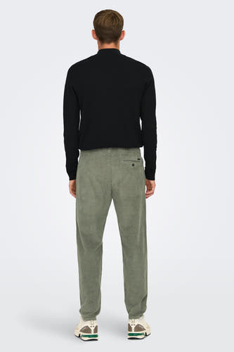Grijze broek van ONLY & SONS®, met een corduroy textuur, te zien van achteren.