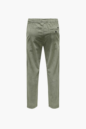 Grijze broek van corduroy van ONLY & SONS, achteraanzicht, met elastische tailleband en een knoopzak.
