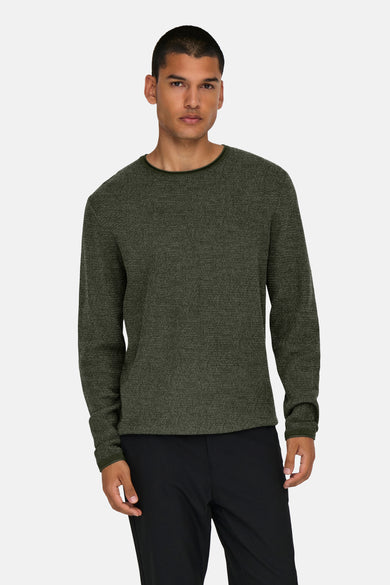 T-shirt vert avec col rond de ONLY & SONS, doté d'une subtile texture, porté avec un pantalon noir.