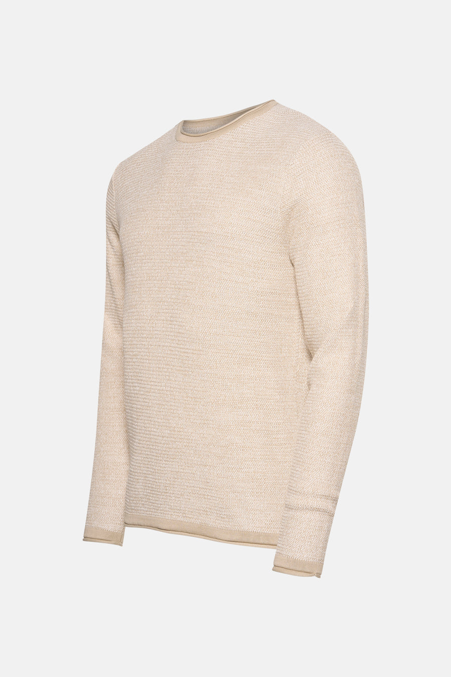 Beige gebreide trui met lange mouwen.
