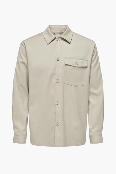 Chemise écru à manches longues de ONLY & SONS, vue de derrière avec fermeture à boutons et détails.