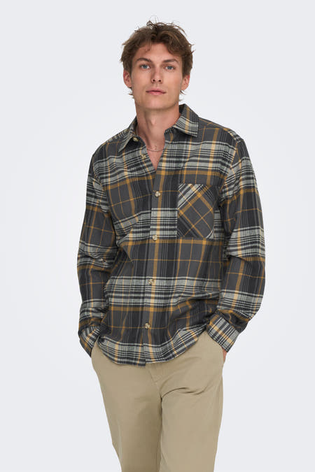 Grijs overhemd met lange mouwen van ONLY & SONS®, geruit patroon en knoopsluiting.