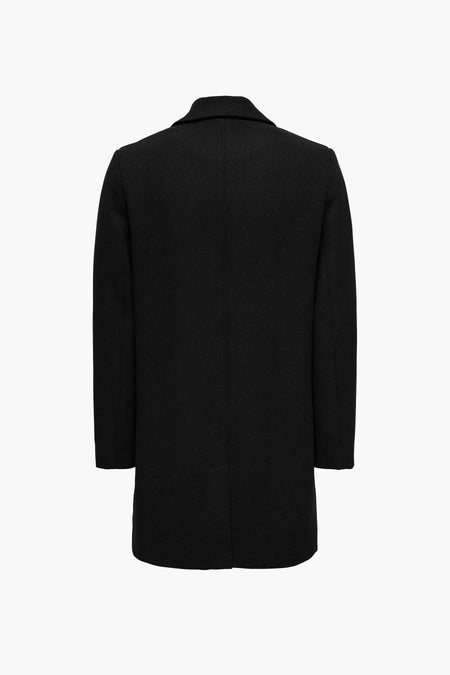 Zwarte lange jas van ONLY & SONS, achterkant weergegeven met een effen textuur en klassieke kraag.