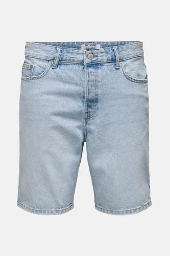 Jean court en denim bleu clair d'ONLY & SONS, avec une construction classique à cinq poches.