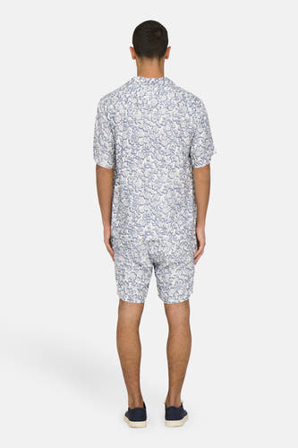 Chemise bleue à manches courtes de ONLY & SONS®, avec un motif floral sur toute la surface.