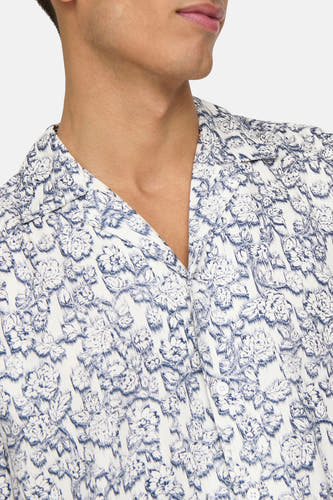 Chemise bleue à manches courtes de ONLY & SONS®, avec un imprimé fleuri.