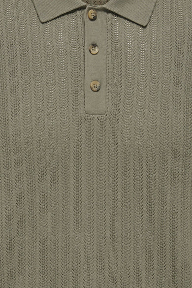 Kaki poloshirt met korte mouwen van ONLY & SONS®, met knoopsluiting en verticaal gebreid patroon.
