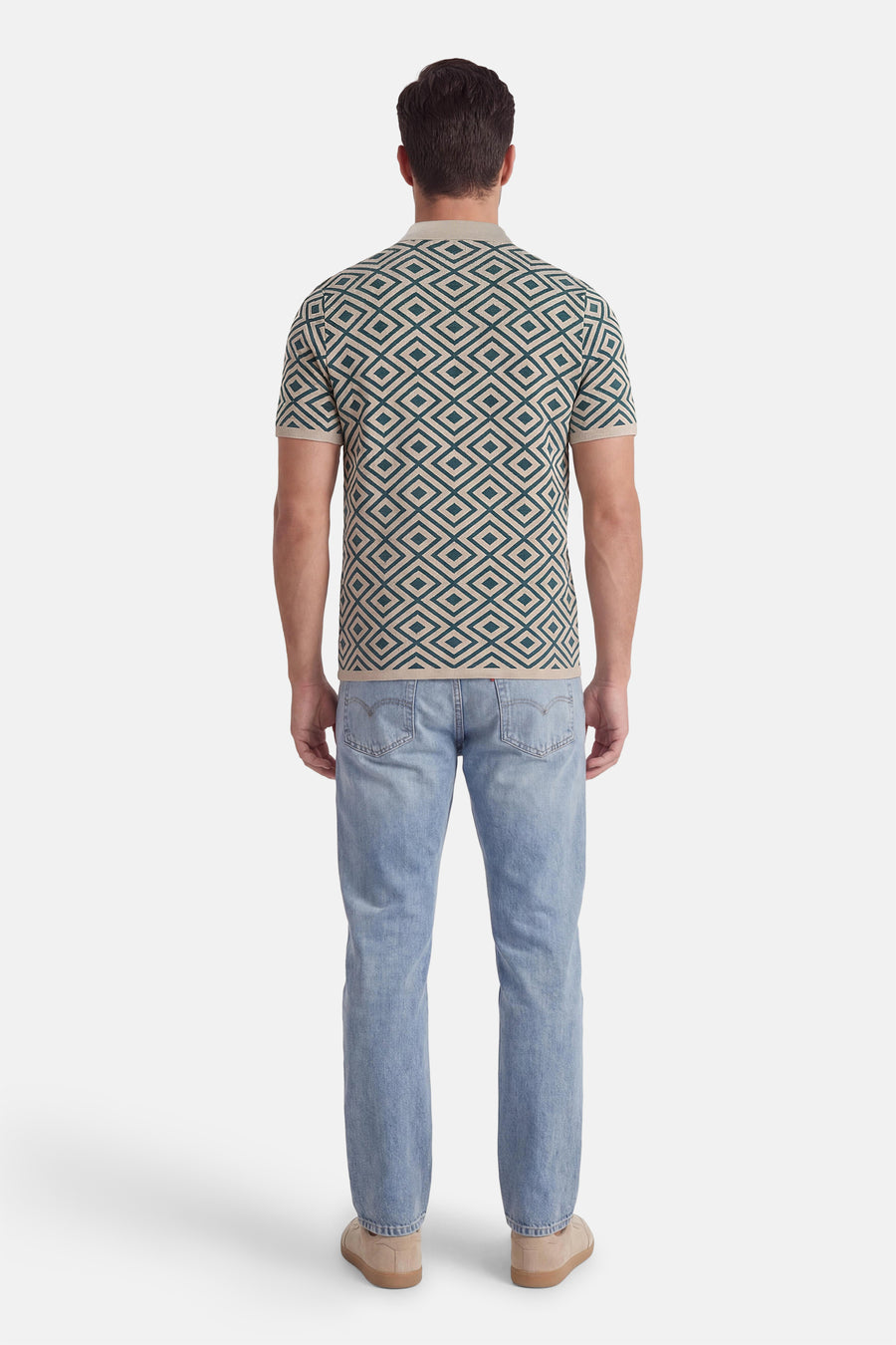 Pull multicolore ONLY & SONS®, avec un motif à carreaux géométriques, à combiner avec un jean et des chaussures en daim.