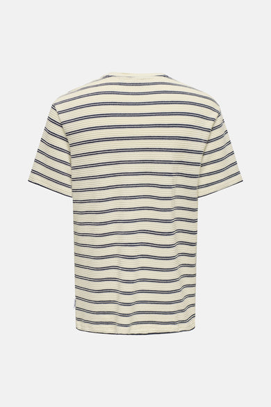 Ecru T-shirt met korte mouwen van ONLY & SONS, met horizontale marineblauwe strepen en een geweven textuur, rugzijde.
