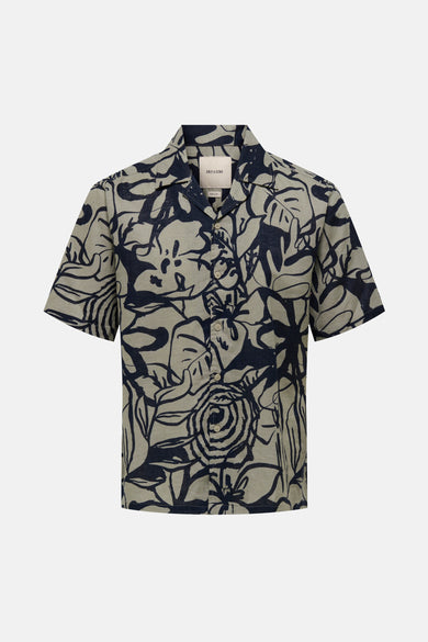 Chemise multicolore à manches courtes de ONLY & SONS®, avec un motif botanique frappant.