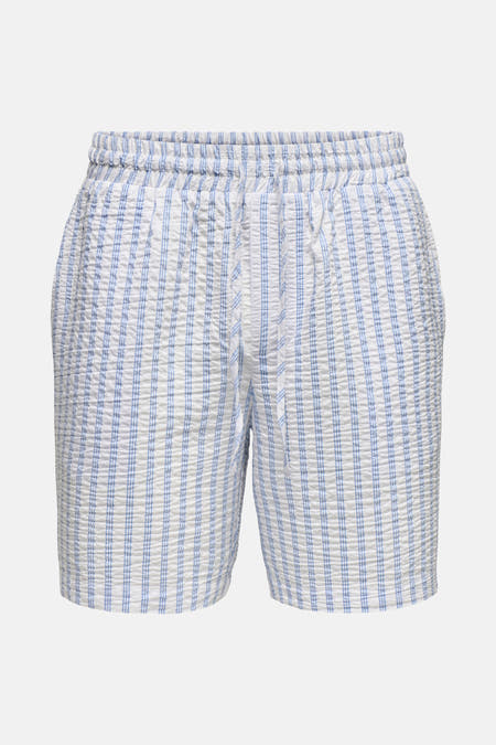 Witte short van ONLY & SONS, met blauwe strepen en een elastische tailleband.