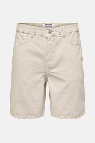 Ecru short van ONLY & SONS, effen van kleur en voorzien van zakken aan de voorzijde.