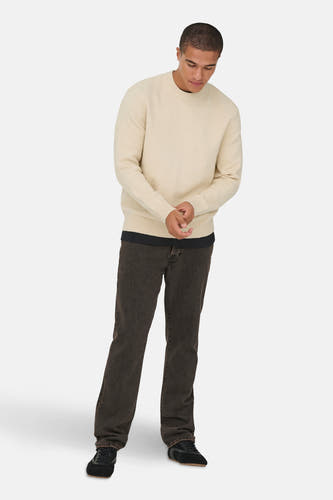 T-shirt écru avec col rond de ONLY & SONS, avec longues manches et fines côtes.