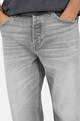 Jean droit en denim gris moyen d'ONLY & SONS, avec poches et lavage subtil.