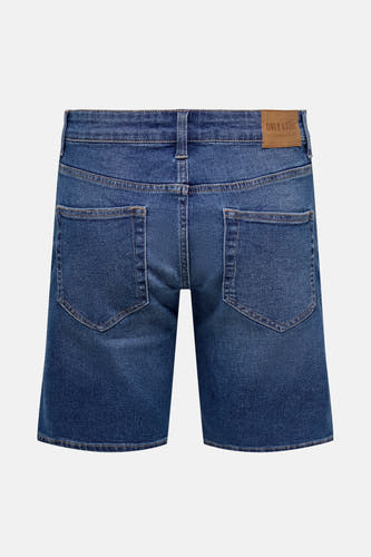 Denim short in mid blue van ONLY & SONS, met achterzakken en riemlussen.