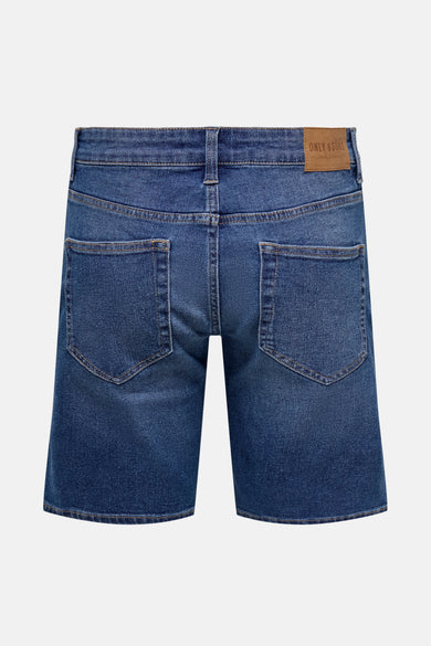 Denim short in mid blue van ONLY & SONS, met achterzakken en riemlussen.