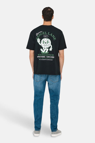 T-shirt noir à manches courtes de ONLY & SONS®, avec un imprimé sur le dos et une apparence décontractée.