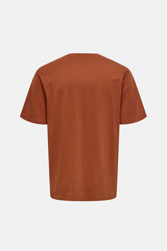 Oranje T-shirt met korte mouwen van ONLY & SONS®, effen stof en ronde hals, achteraanzicht.
