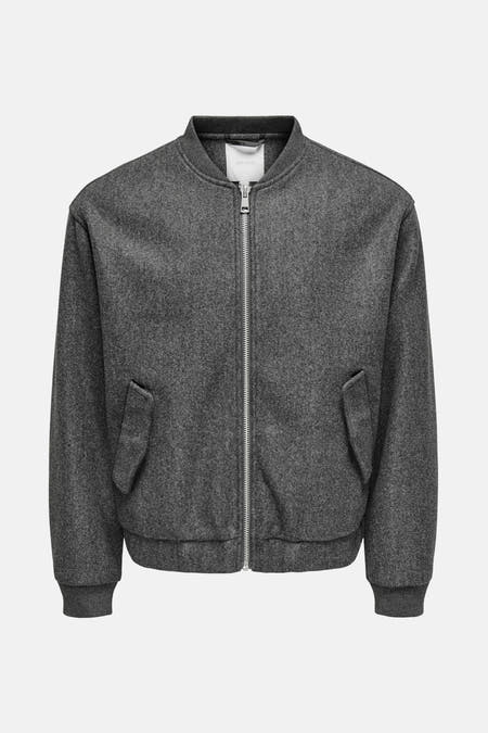 Manteau gris court d'ONLY & SONS, dos visible, avec des manches longues et des cols côtelés.