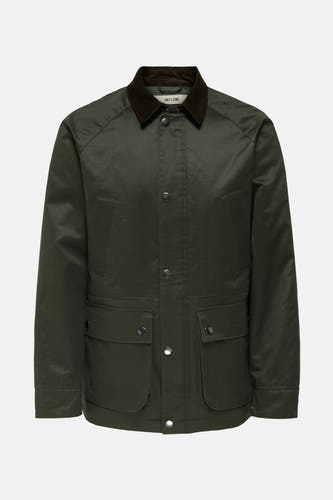 Lange groene jas van ONLY & SONS, met corduroy kraag en zakken met knoopsluiting.